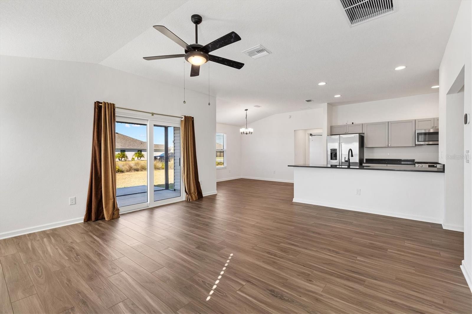 VILLAGES/SOUTHERN OAKS UN 221 - Residential