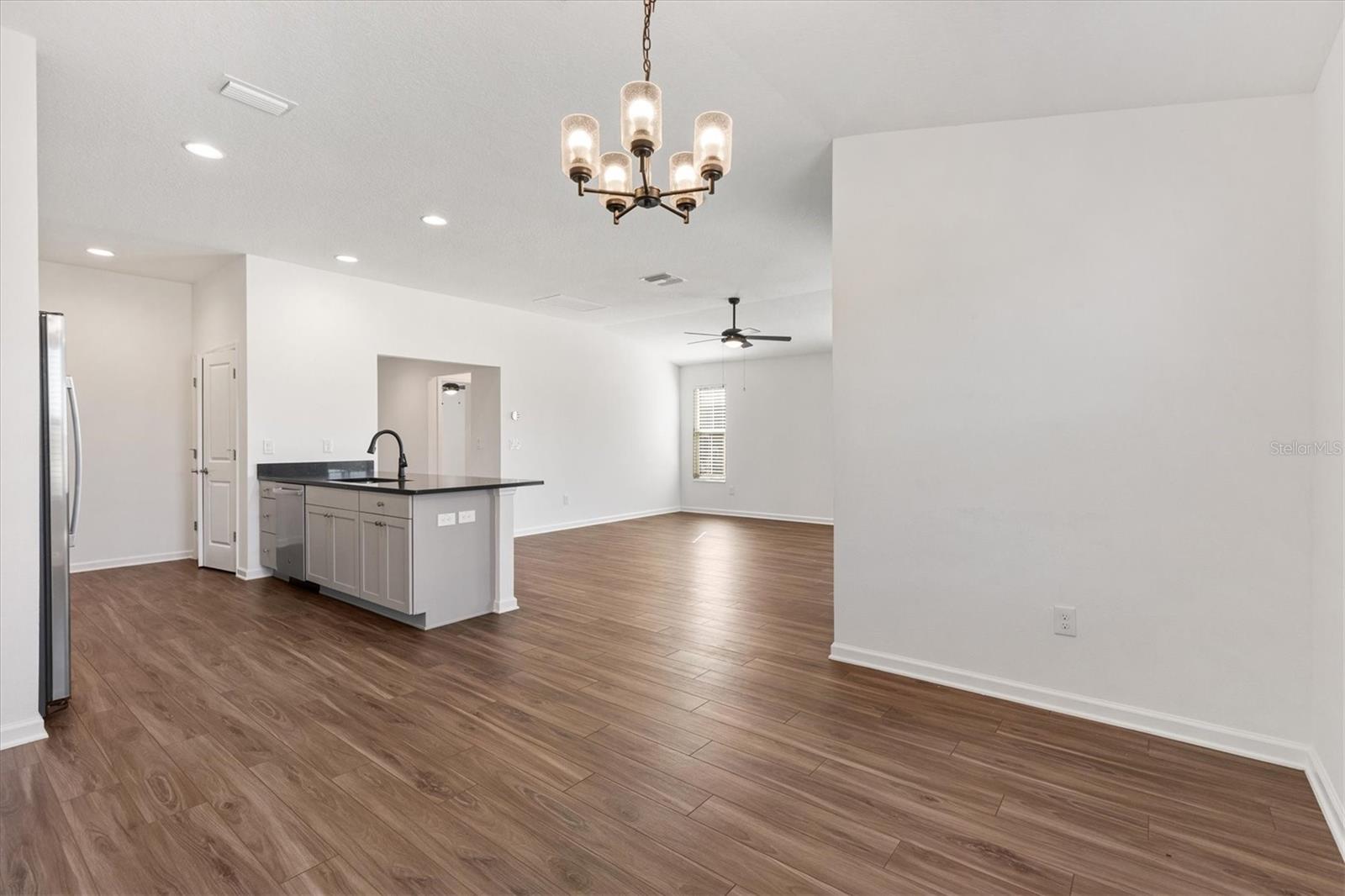 VILLAGES/SOUTHERN OAKS UN 221 - Residential