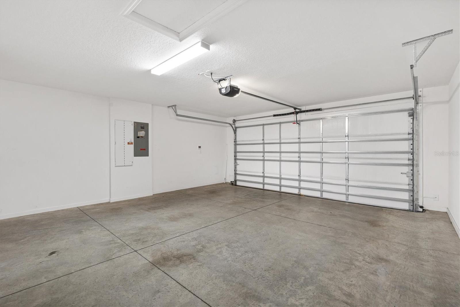 VILLAGES/SOUTHERN OAKS UN 221 - Residential