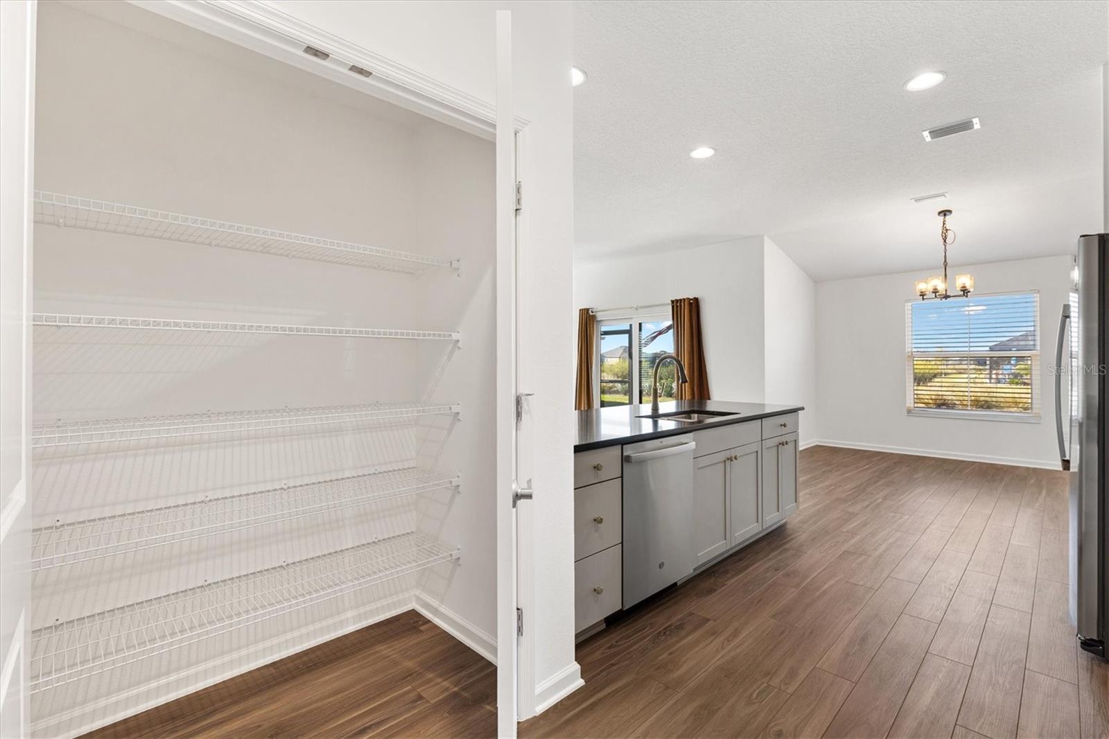 VILLAGES/SOUTHERN OAKS UN 221 - Residential