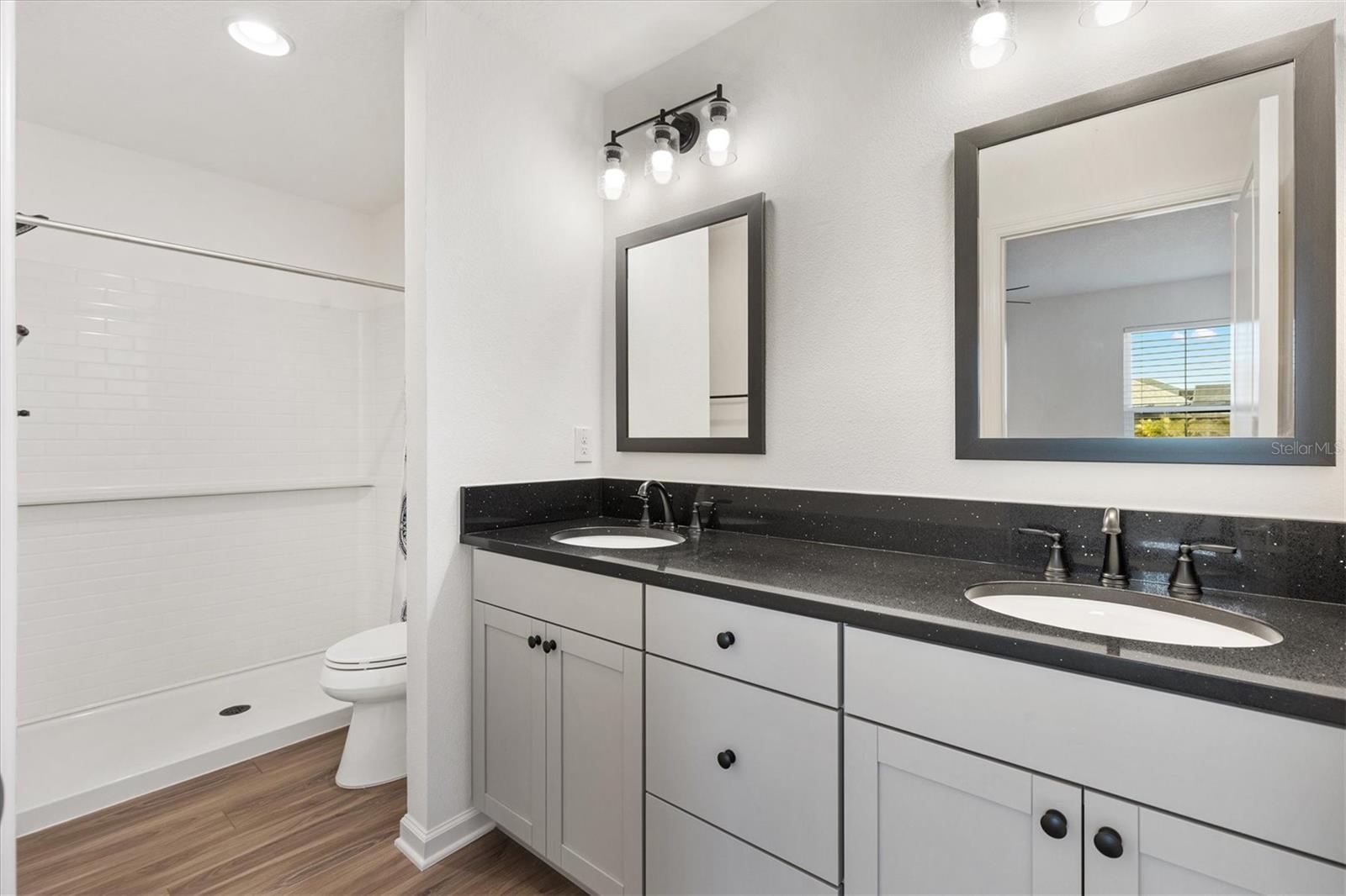 VILLAGES/SOUTHERN OAKS UN 221 - Residential