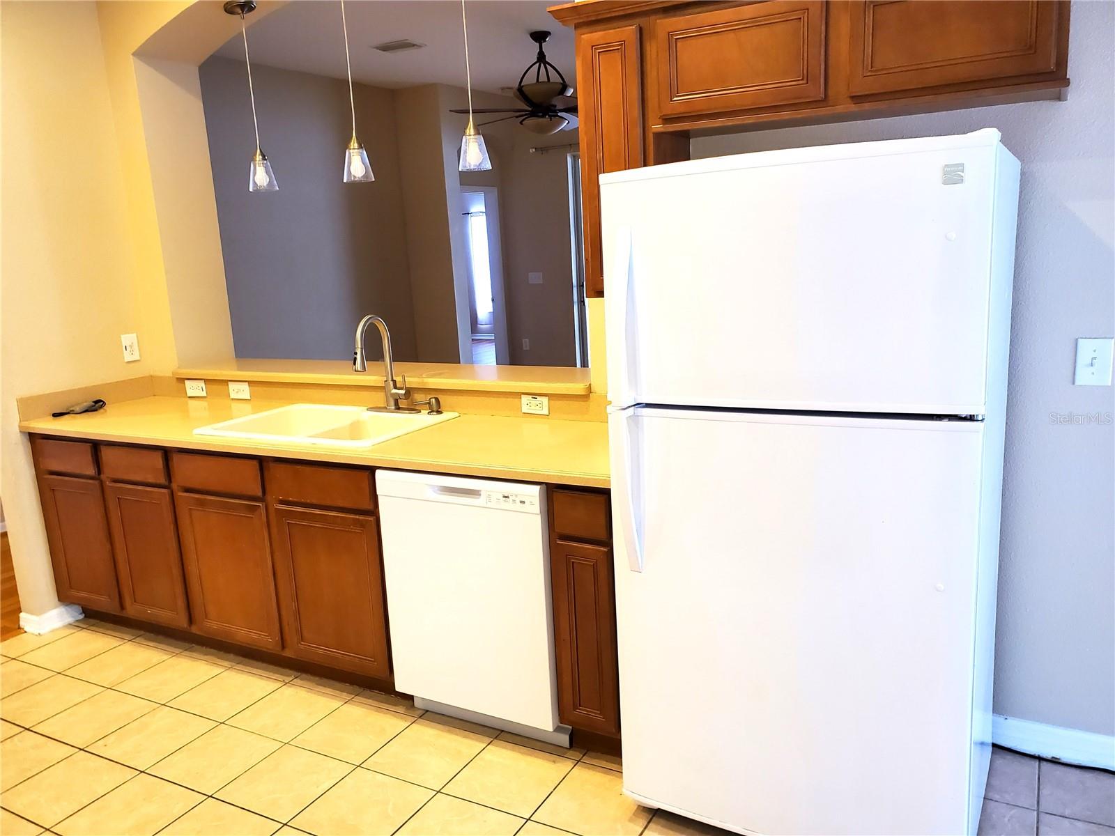 MEADOW POINTE 03 PRCL EE & HH - Residential Lease