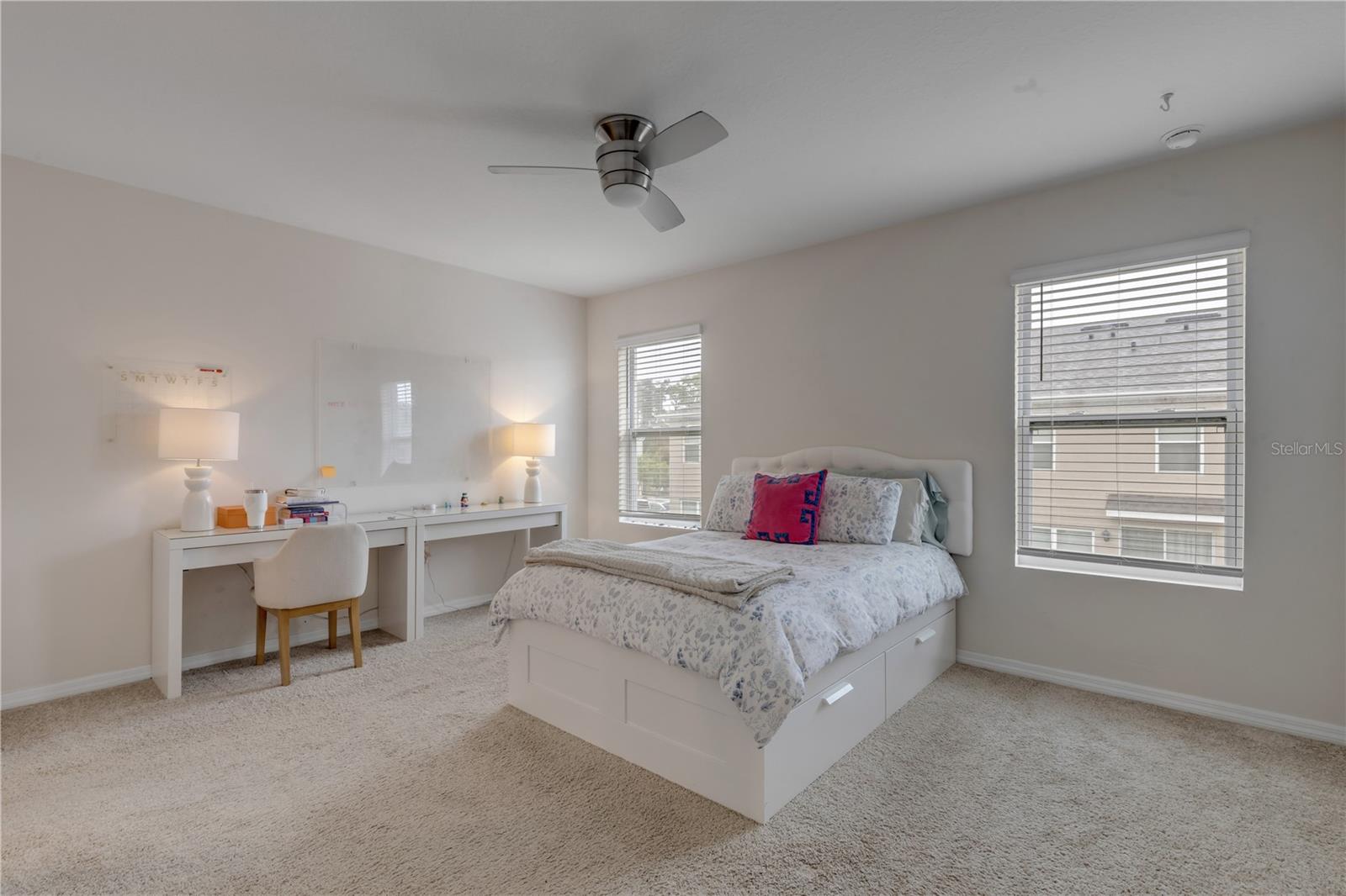 BELLA OAKS - Residential