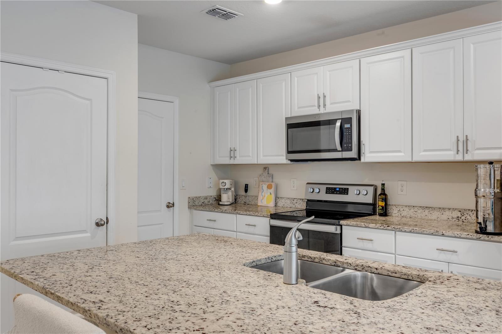 BELLA OAKS - Residential