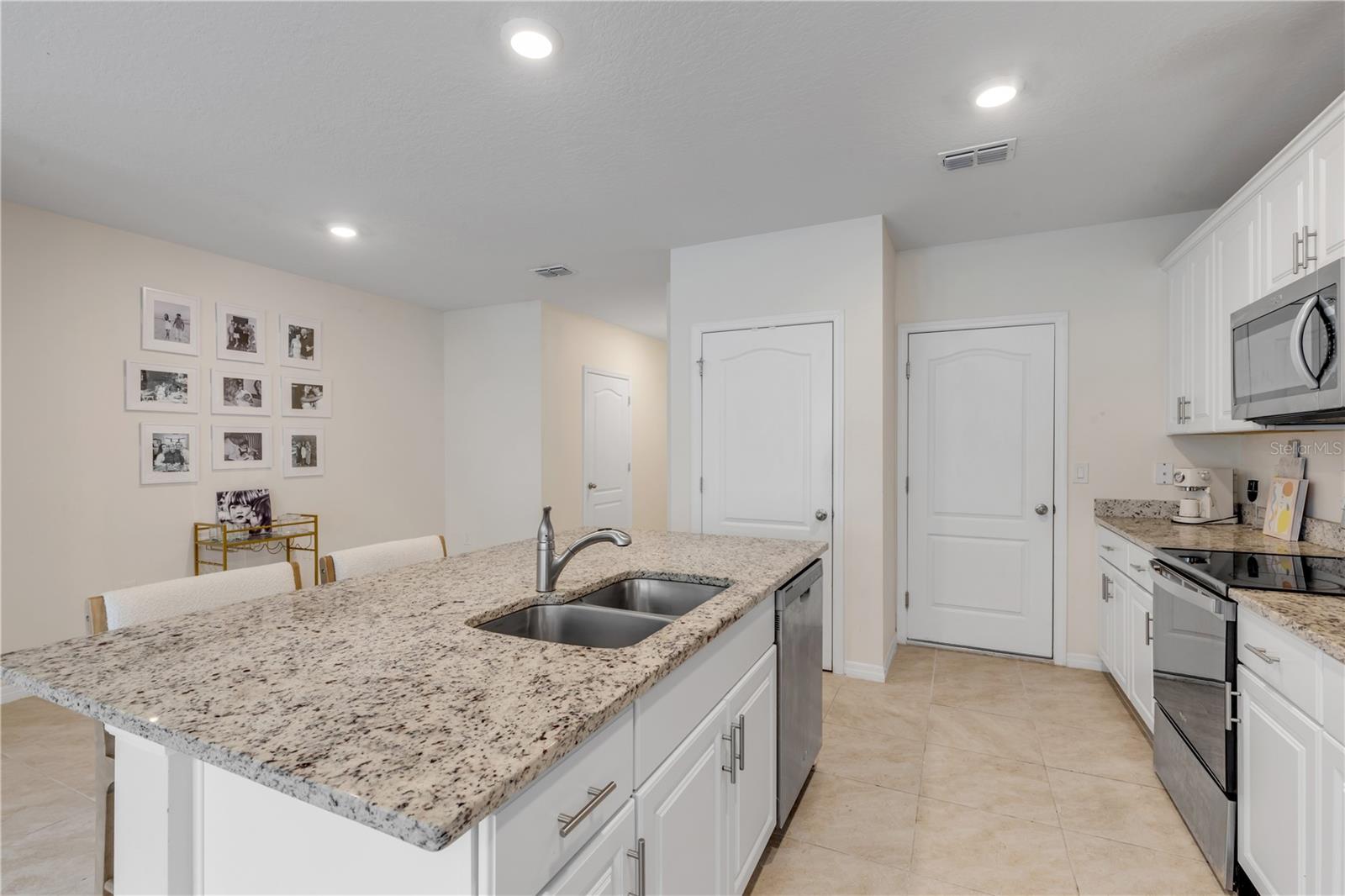 BELLA OAKS - Residential