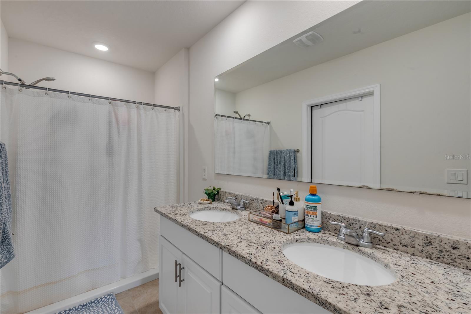 BELLA OAKS - Residential