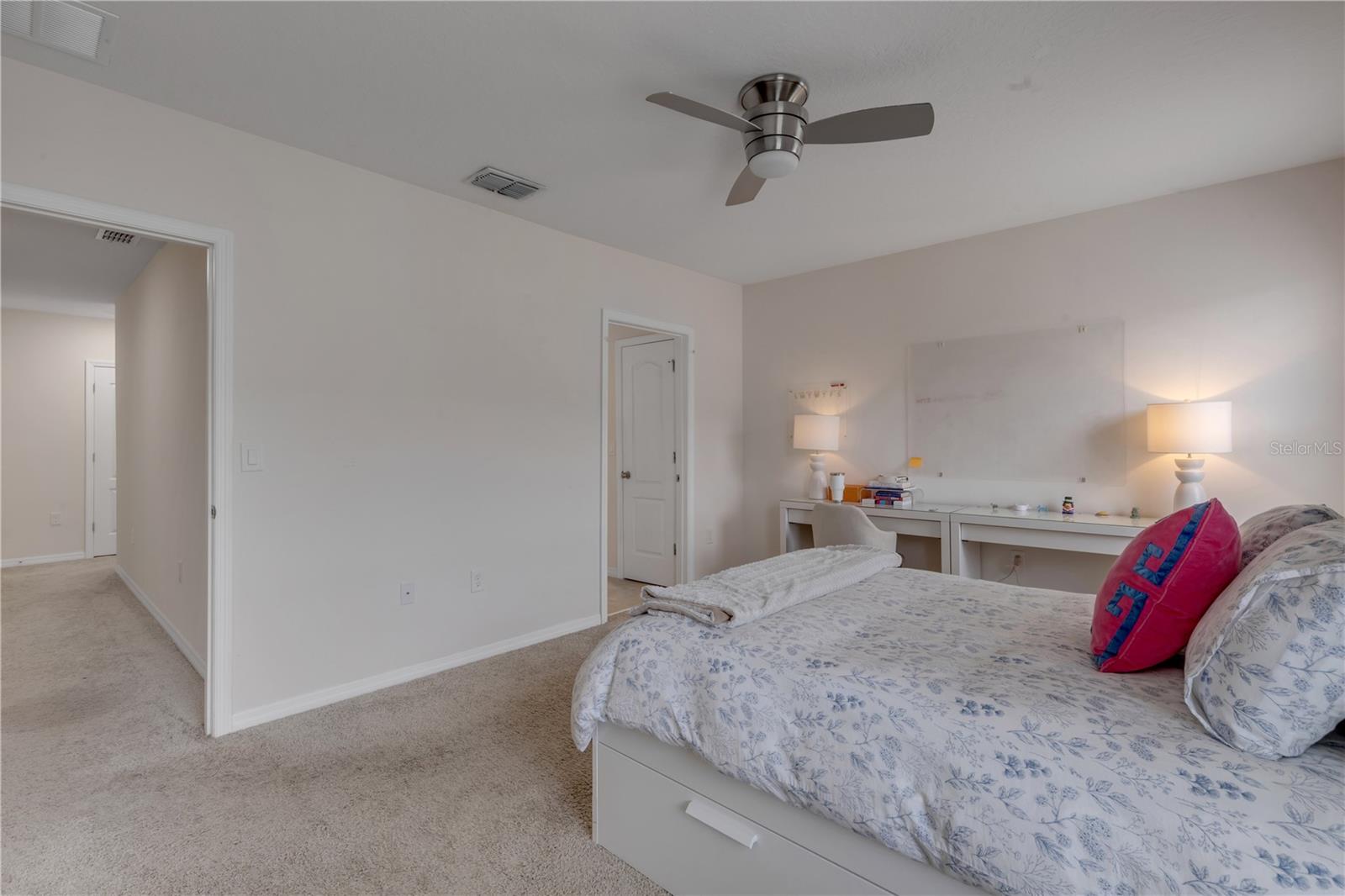 BELLA OAKS - Residential