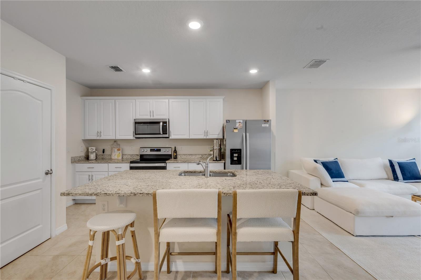 BELLA OAKS - Residential