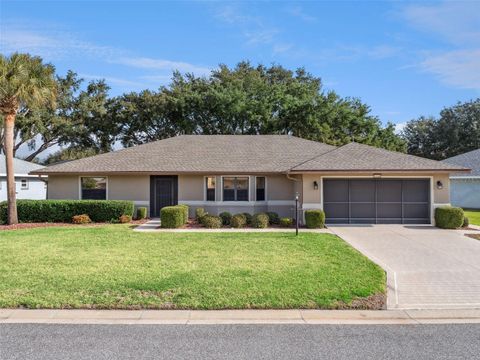 Photo of 21506 Queen Anne Court, Leesburg, FL 34748 (MLS # G5105642)