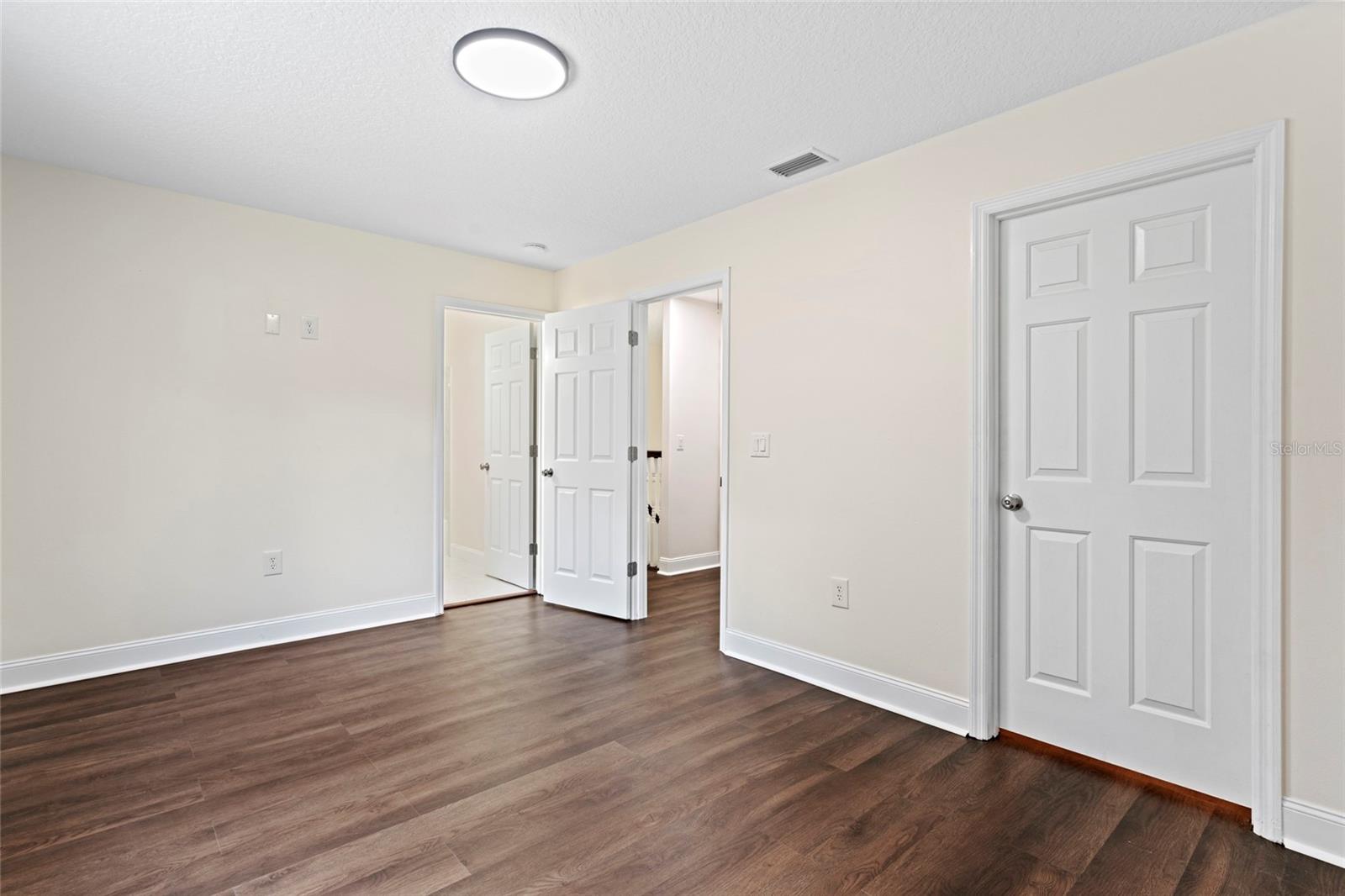 LAKE YALE COVE PH 01 - Residential Lease