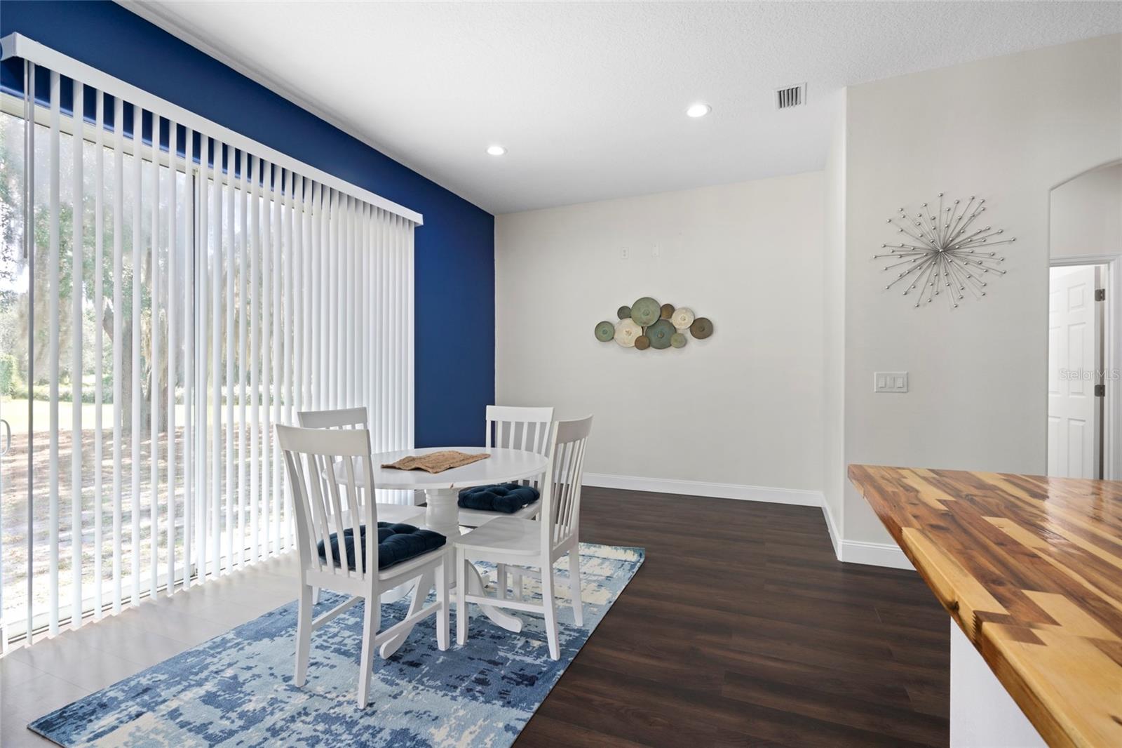 LAKE YALE COVE PH 01 - Residential Lease