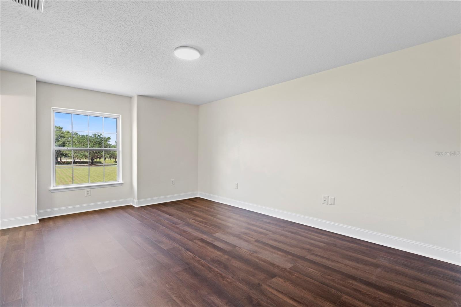 LAKE YALE COVE PH 01 - Residential Lease