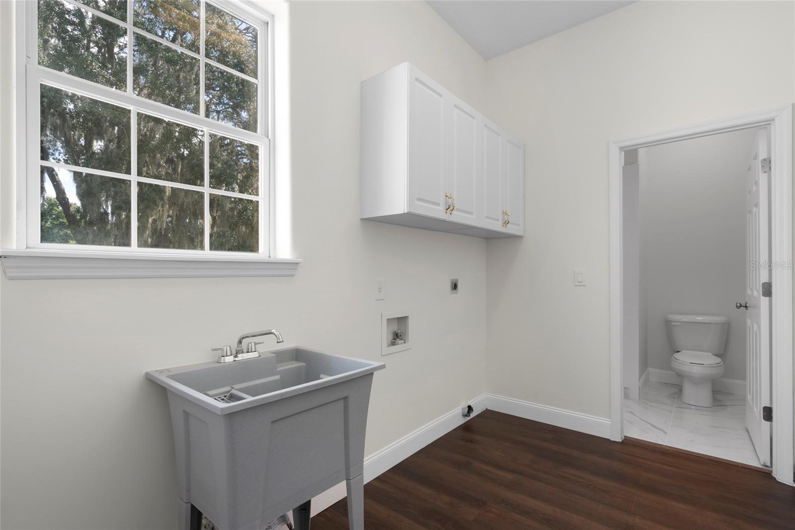 LAKE YALE COVE PH 01 - Residential Lease