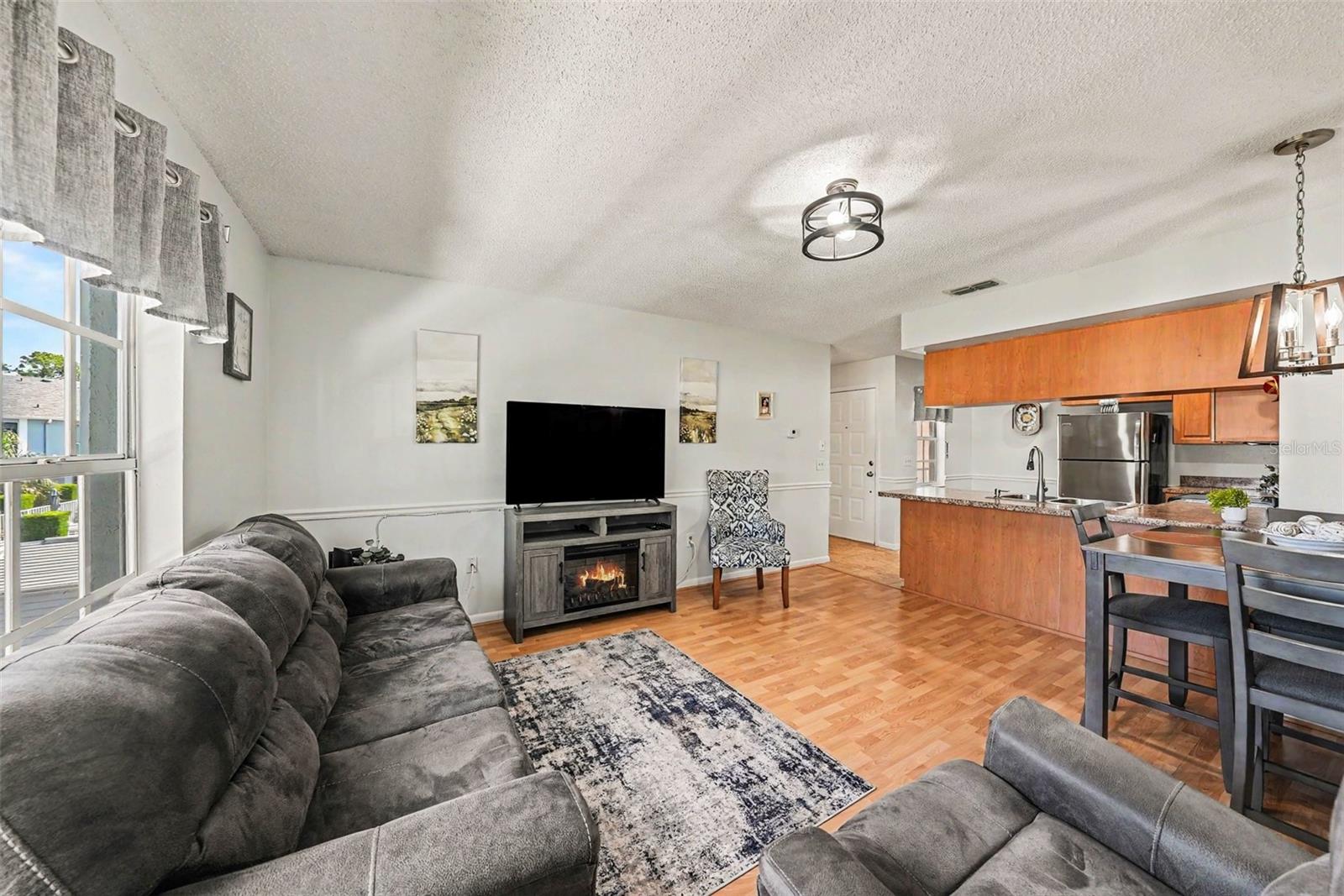 HILLSIDE CONDO - Residential