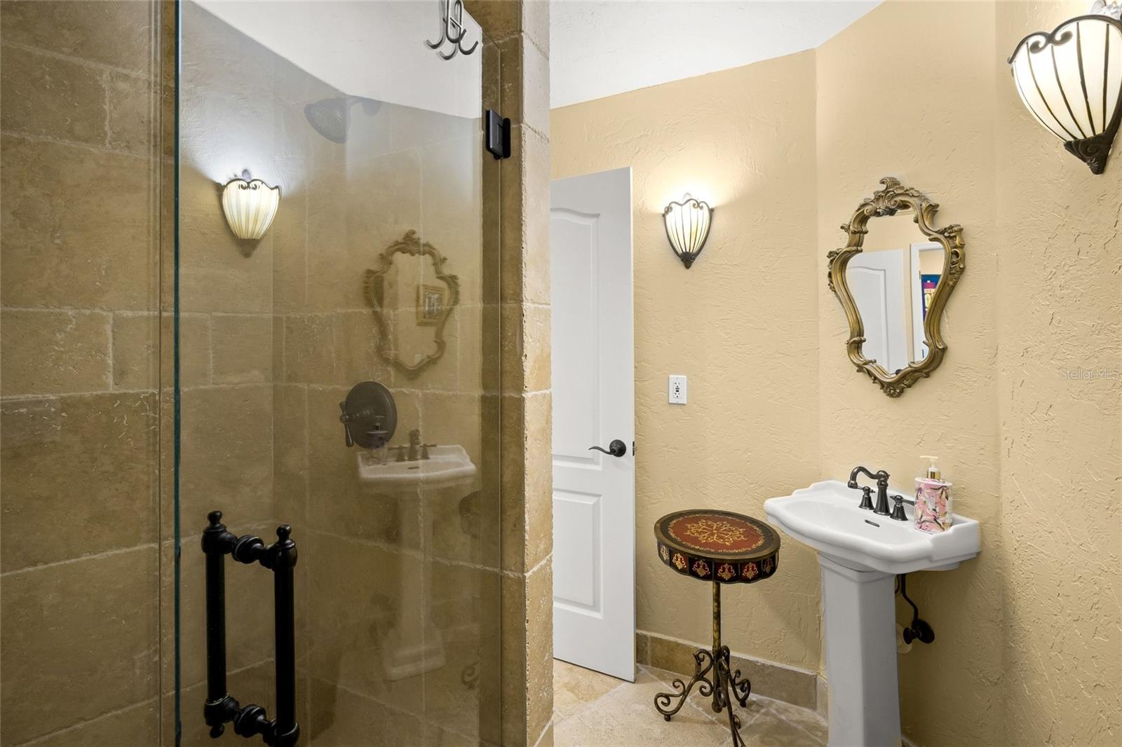 CHEROKEE LODGE - Residential