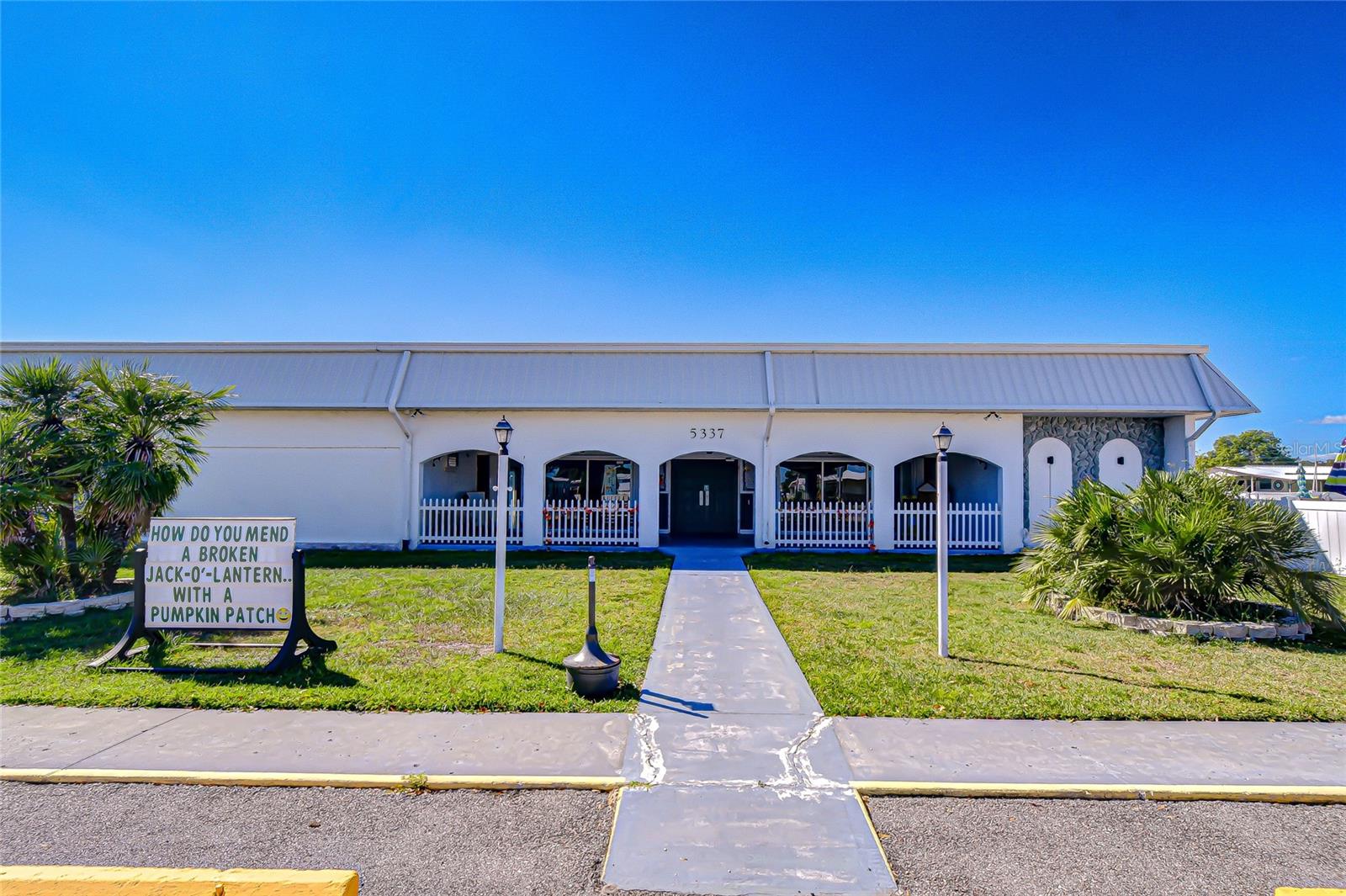 OAKS ROYAL MOBILE HOME SUB - Residential