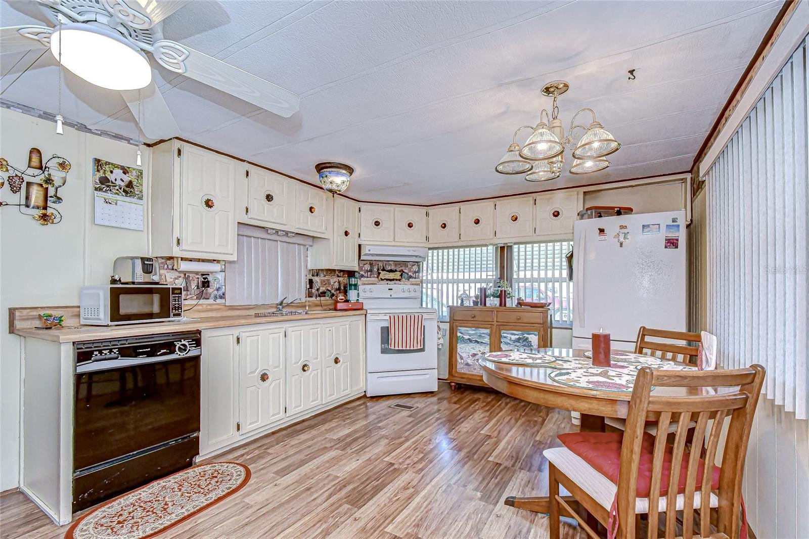 OAKS ROYAL MOBILE HOME SUB - Residential