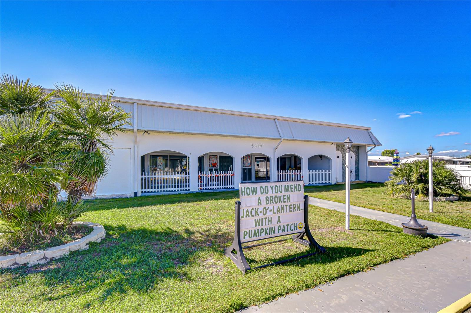 OAKS ROYAL MOBILE HOME SUB - Residential