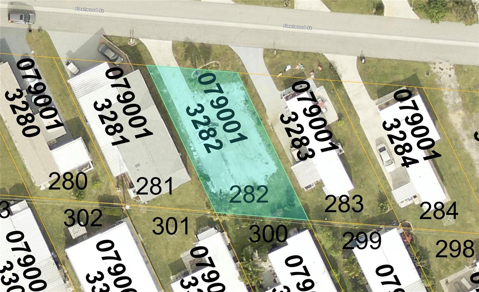Welcome to the beautiful Harbor Cove Community located in North Port FL! This cleared lot is ready for a new home, and measures 50x88.
Harbor Cove boasts an array of amenities to elevate your lifestyle, including a boat ramp, a 90-slip marina, a two-story clubhouse, two heated pools, a hot tub, bocce, tennis, fitness facilities, storage grounds, a woodworking shop, crafts, and more. For the avid golfer, there's a different golf course to play every day of the week. The community is ideally situated for easy commutes to Sarasota and Fort Myers, and is just minutes away from Gulf beaches, the Myakka River, Charlotte Harbor, numerous restaurants, shopping centers, the Tampa Bay Rays' spring training stadium, Warm Mineral Springs, CoolToday Stadium for the Atlanta Braves, and the Allegiant Airlines SunSeeker Resort in Charlotte Harbor. Don't miss out on this fantastic home in an unbeatable location—come check it out today and bring all offers!
