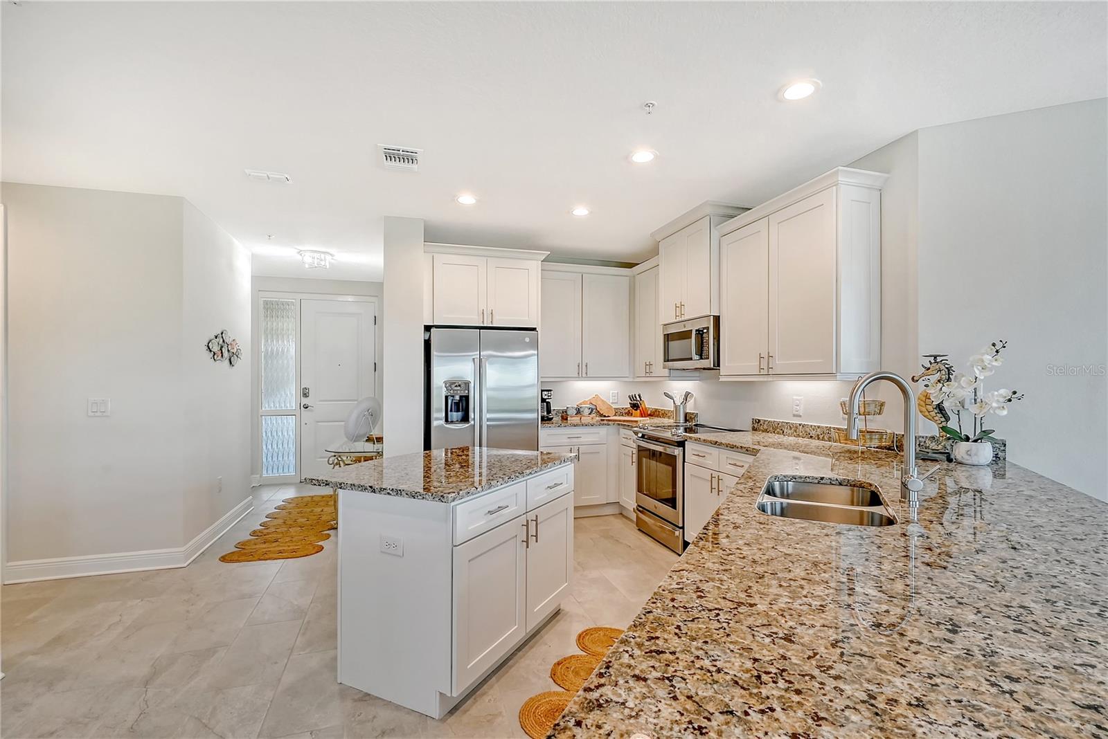 PALMA SOLA BAY CLUB - Residential Lease