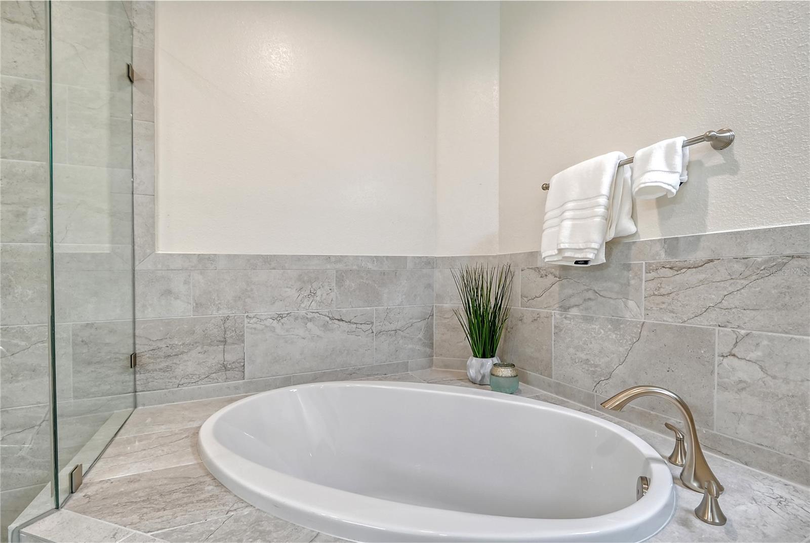 PALMA SOLA BAY CLUB - Residential Lease