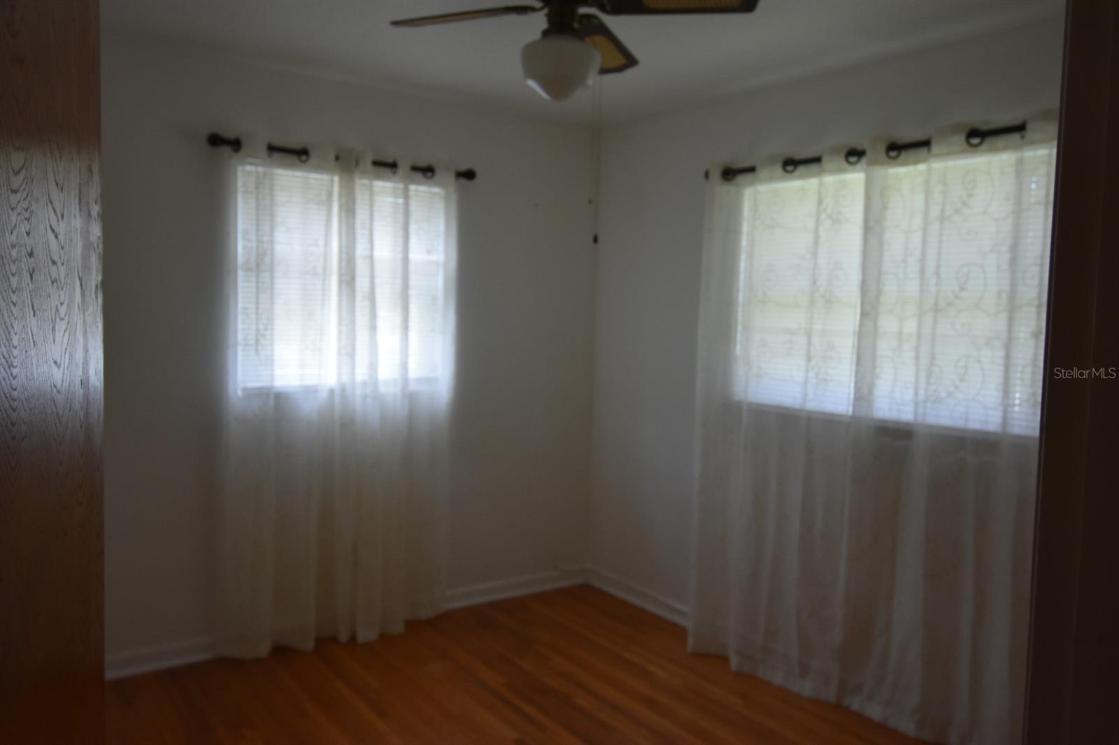 LAKESIDE CONDO APTS - Residential Lease