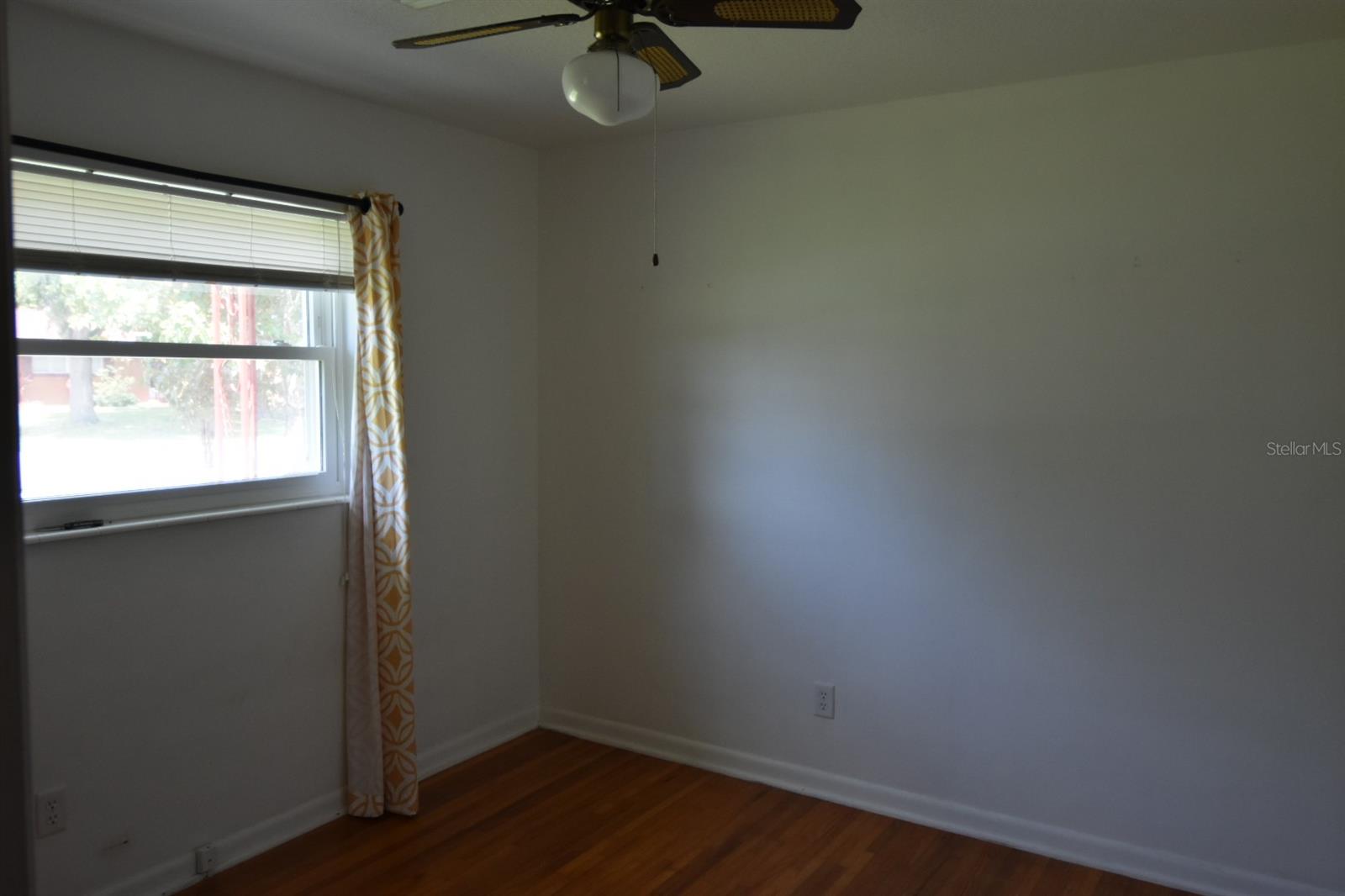 LAKESIDE CONDO APTS - Residential Lease