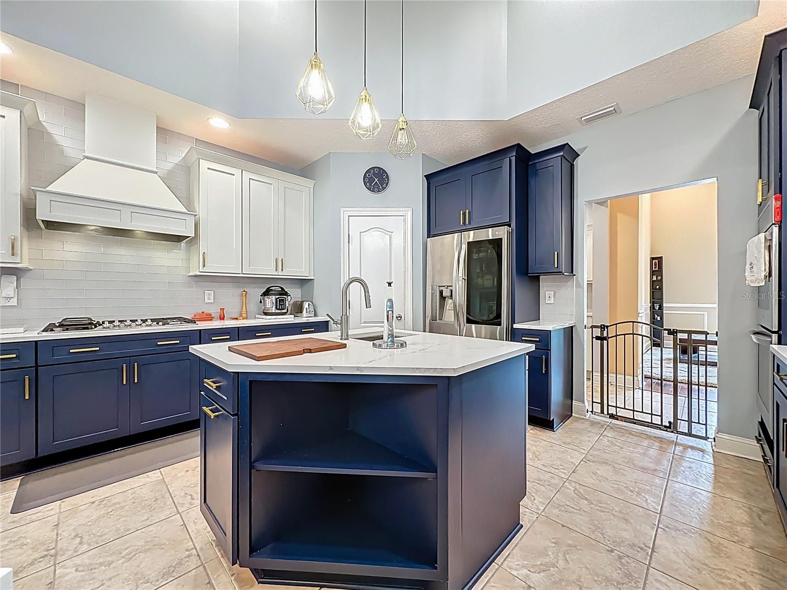 SOUTH LAKE ESTATES - Residential