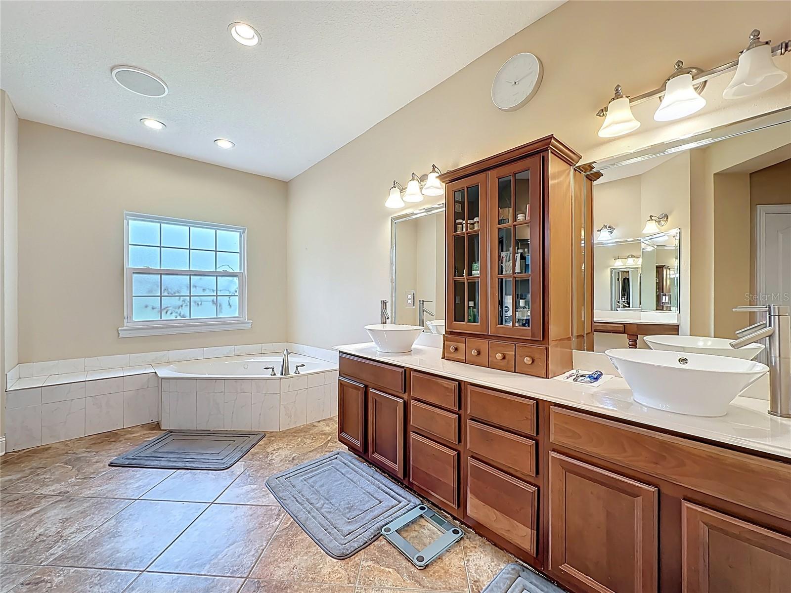 SOUTH LAKE ESTATES - Residential