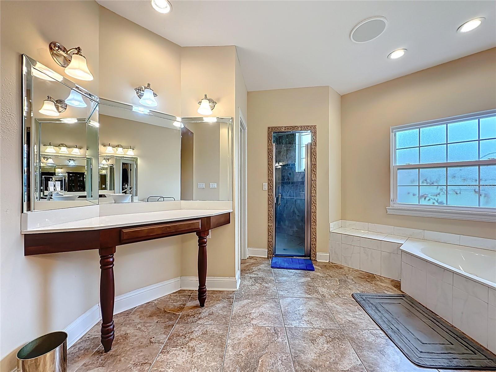 SOUTH LAKE ESTATES - Residential