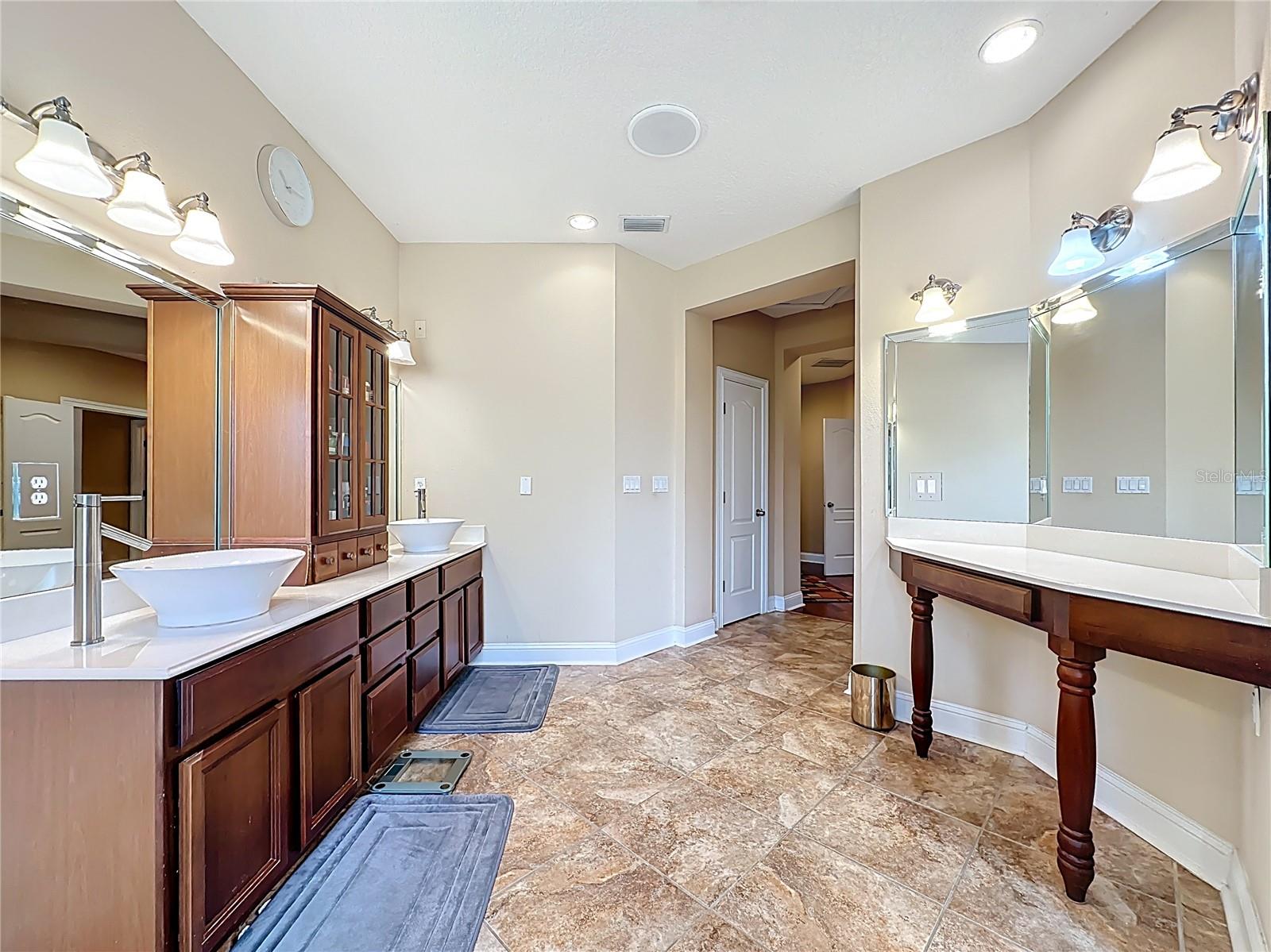 SOUTH LAKE ESTATES - Residential