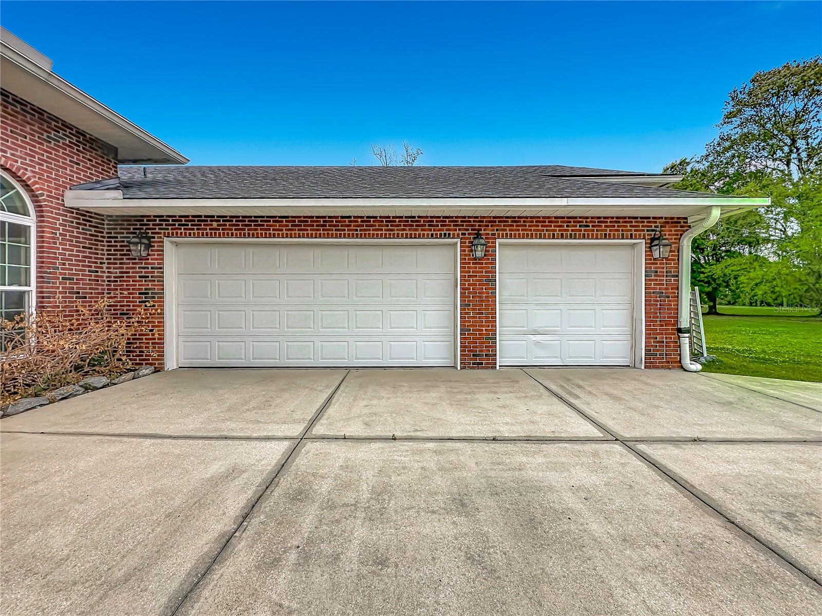 SOUTH LAKE ESTATES - Residential