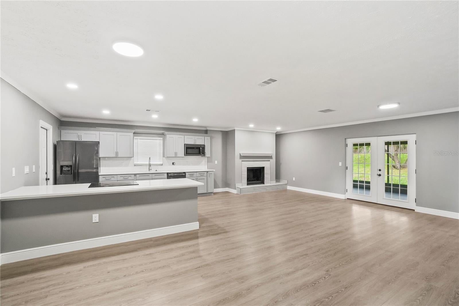 1901 LAKEVIEW DRIVE