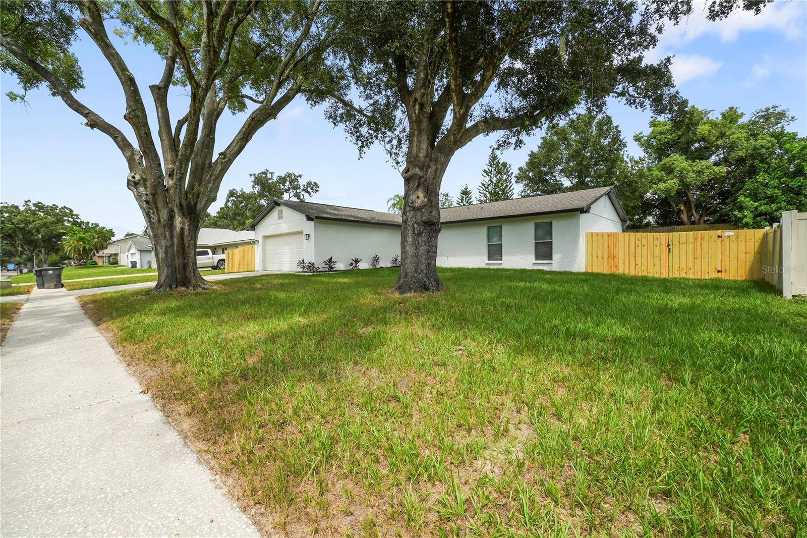 1901 LAKEVIEW DRIVE