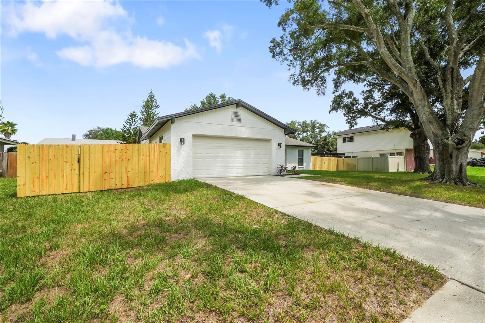 1901 LAKEVIEW DRIVE