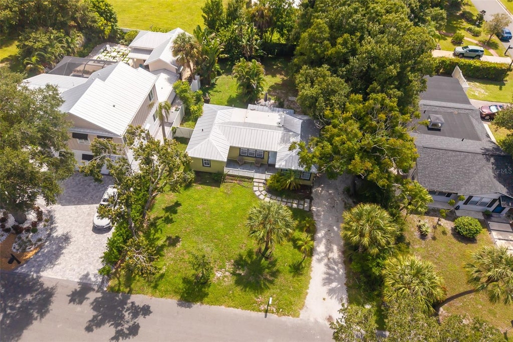 Photo of 2316 Gull Lane, Sarasota, FL 34237 (MLS # A4706817)