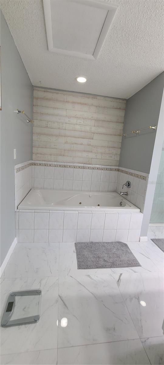 NORTH BAY HILLS - Residential Lease