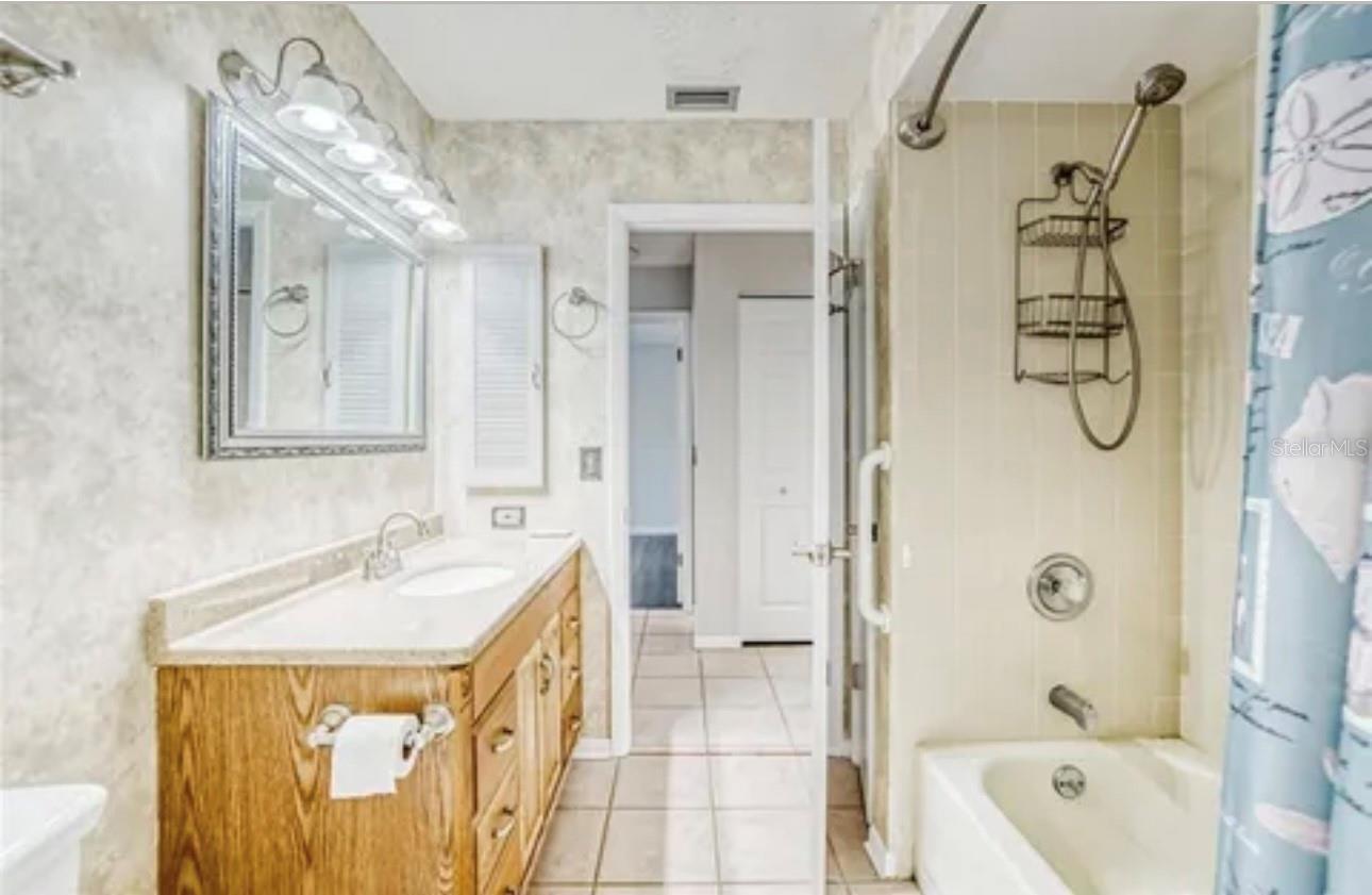 NORTH BAY HILLS - Residential Lease