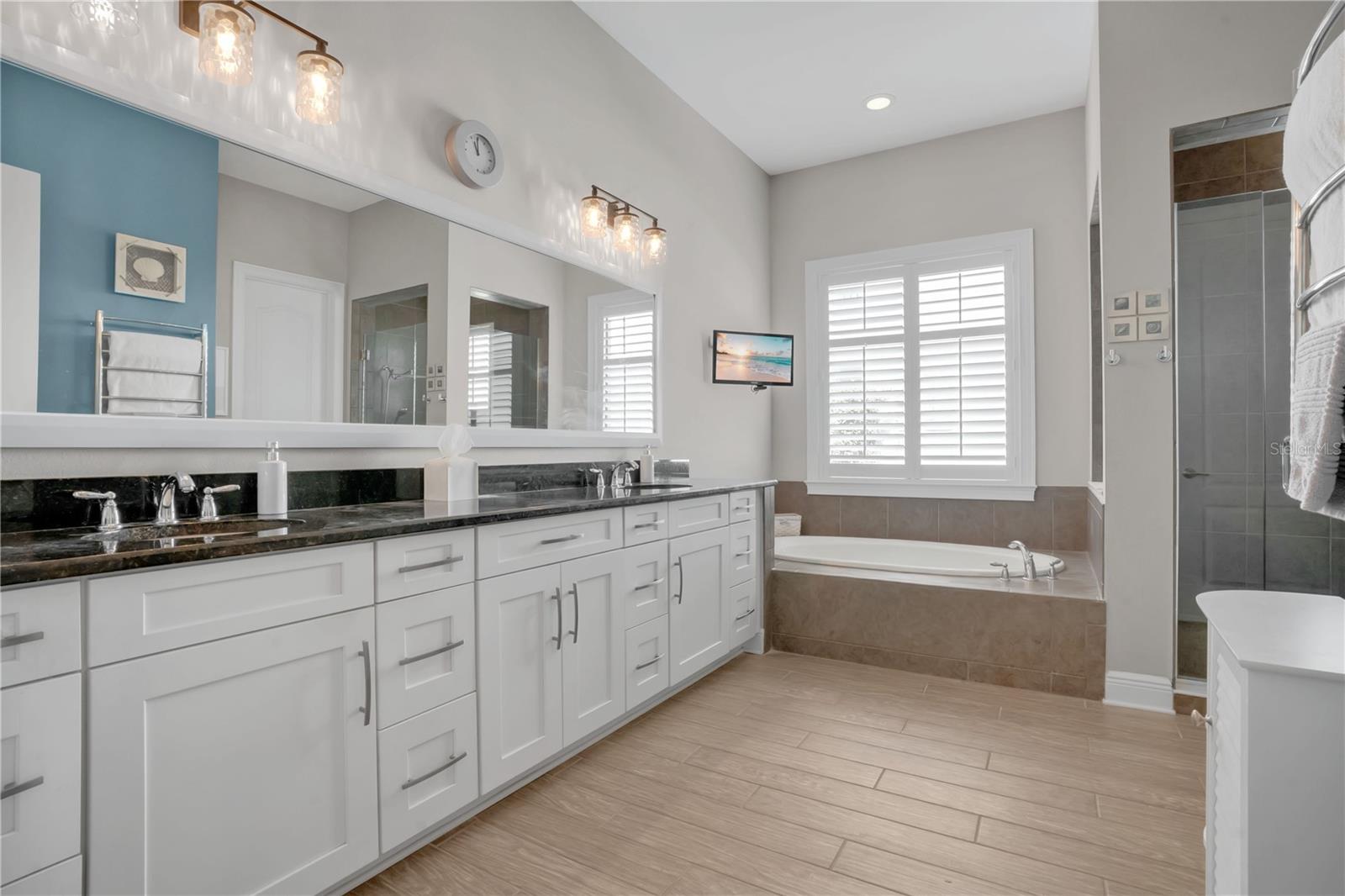 JOHNS LAKE POINTE THE OVERLOOK - Residential