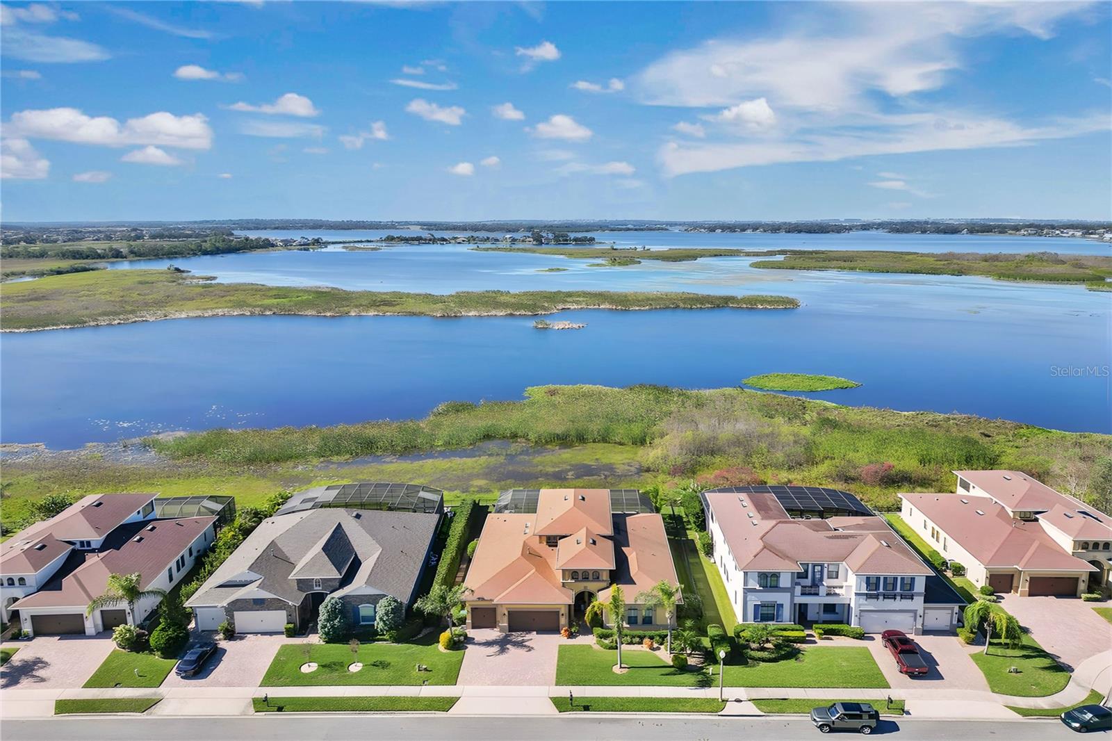 JOHNS LAKE POINTE THE OVERLOOK - Residential