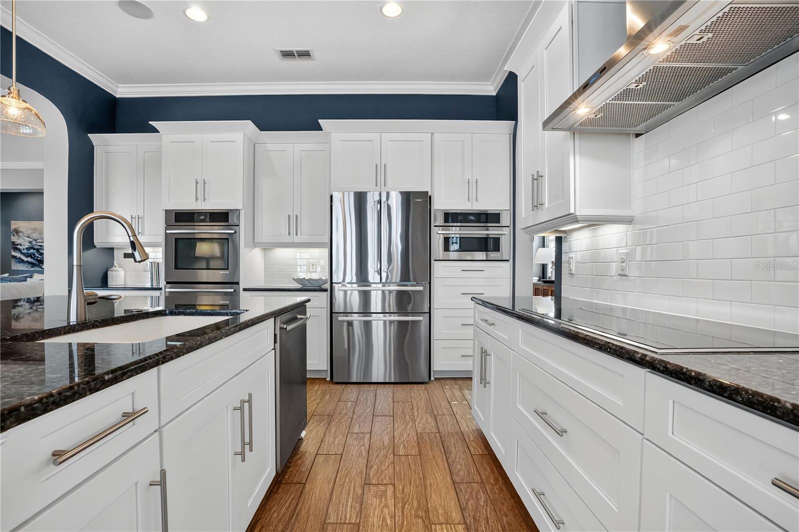 JOHNS LAKE POINTE THE OVERLOOK - Residential