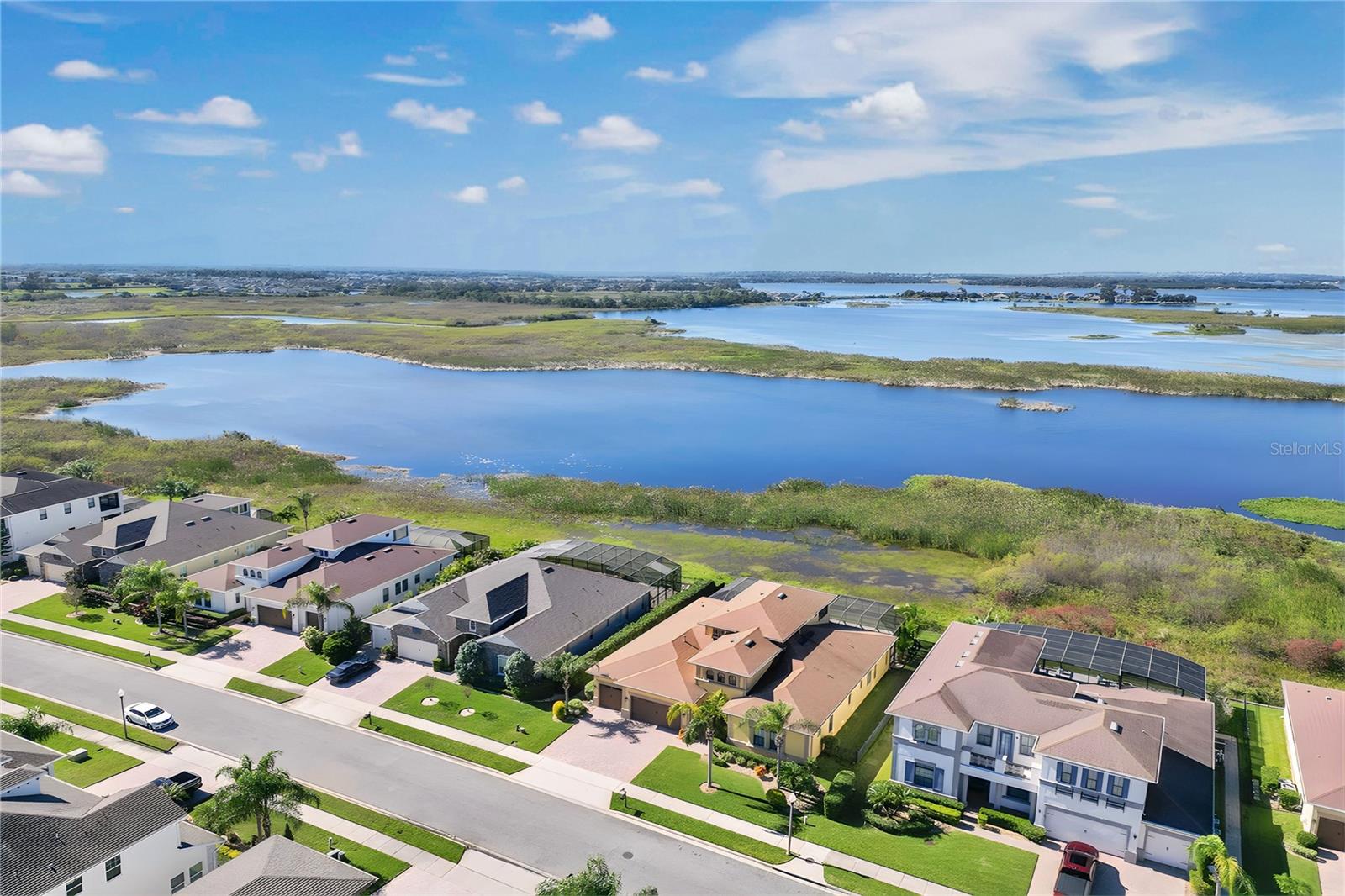 JOHNS LAKE POINTE THE OVERLOOK - Residential
