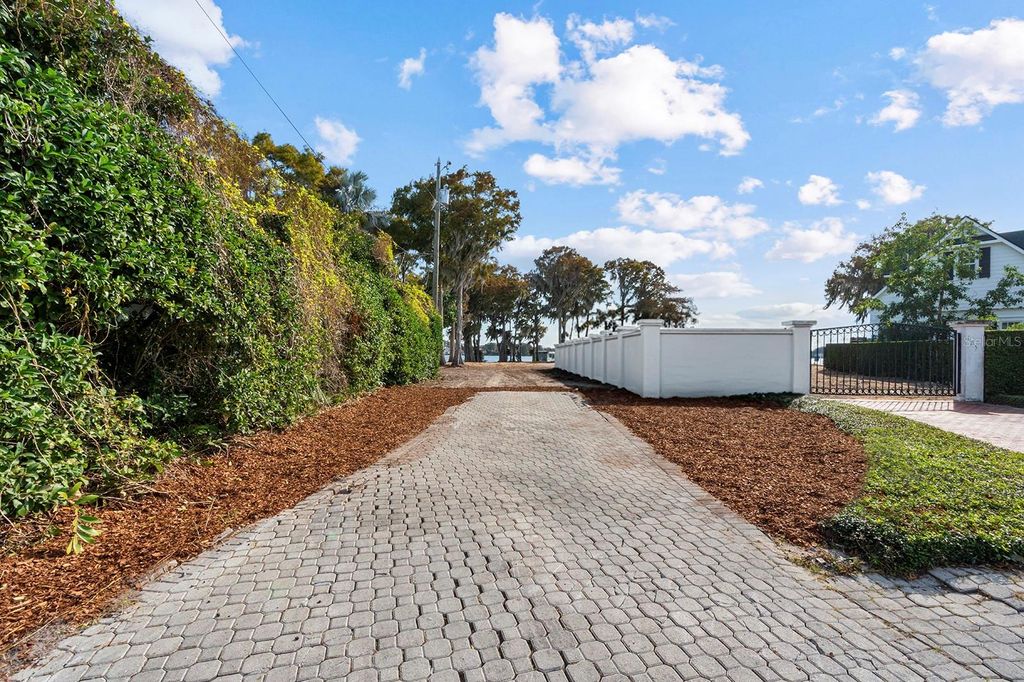 Photo of 127 Whitecaps Circle, Maitland, FL 32751 (MLS # O6367169)