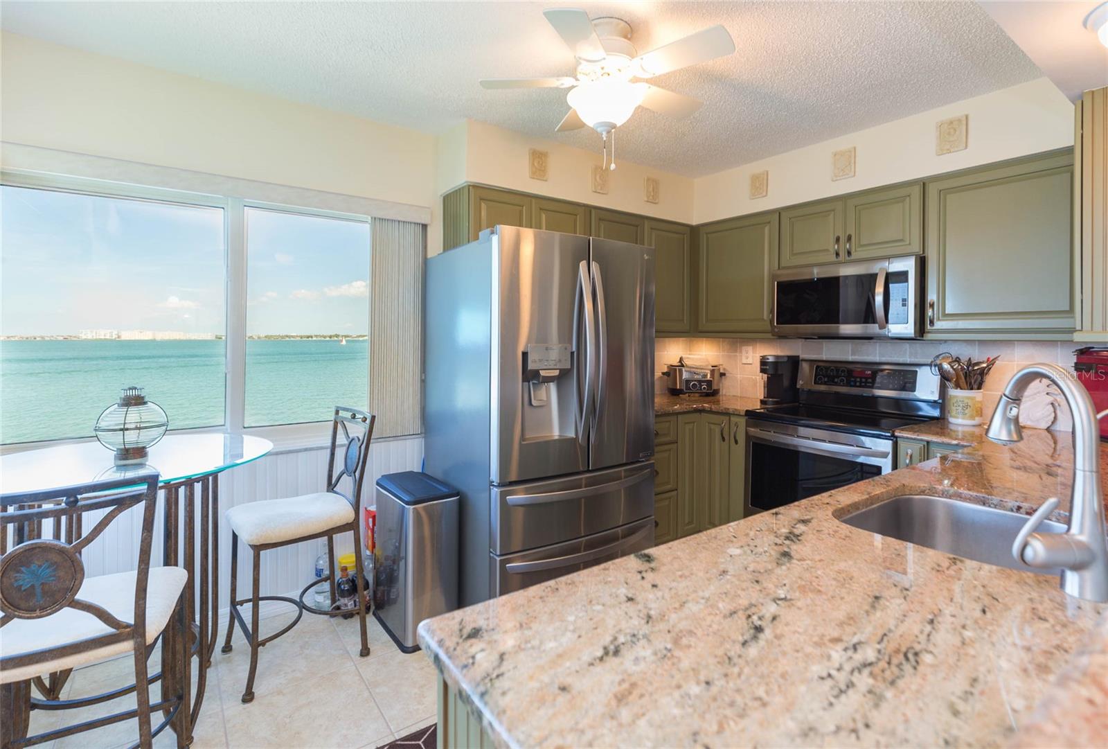 LA PUERTA DEL SOL CONDO - Residential