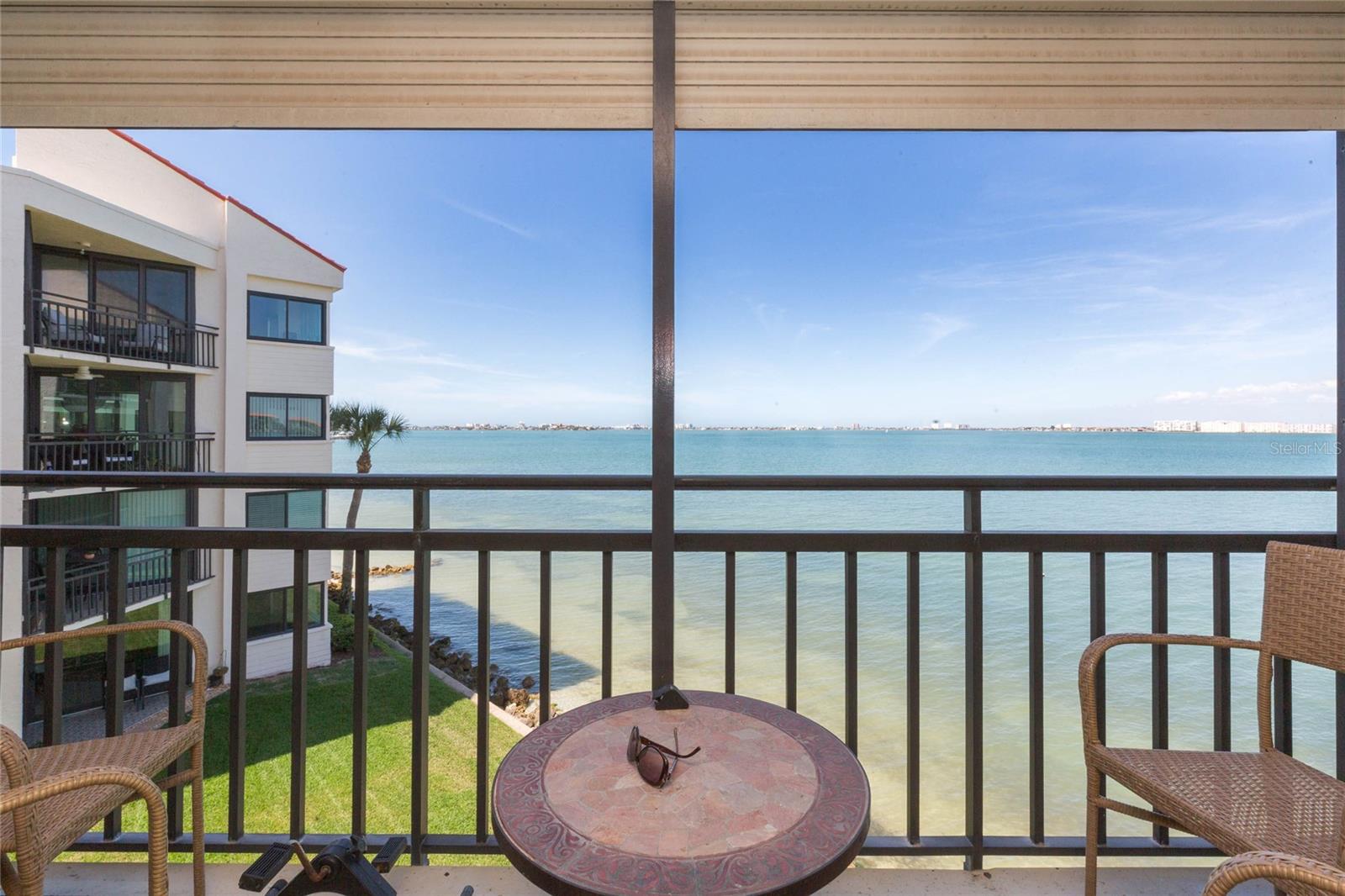 LA PUERTA DEL SOL CONDO - Residential