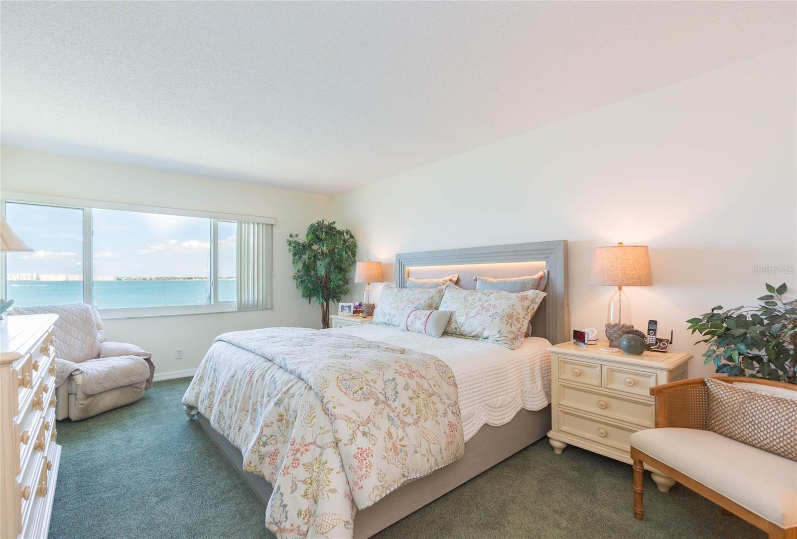 LA PUERTA DEL SOL CONDO - Residential