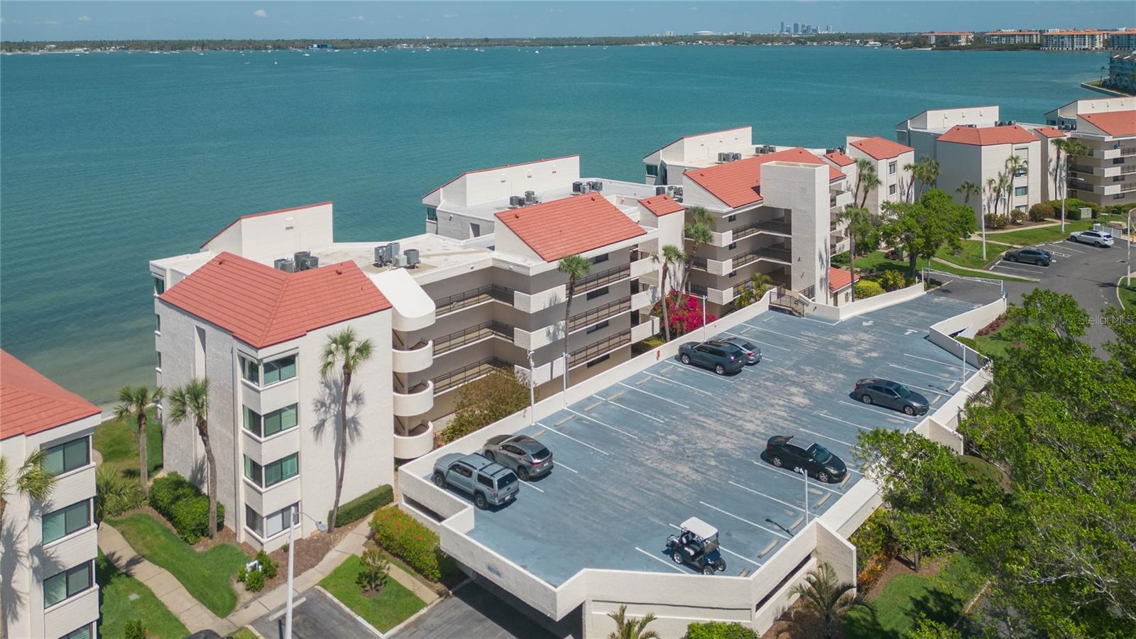 LA PUERTA DEL SOL CONDO - Residential