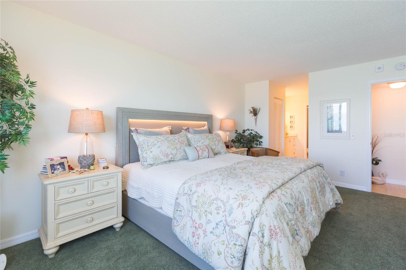 LA PUERTA DEL SOL CONDO - Residential