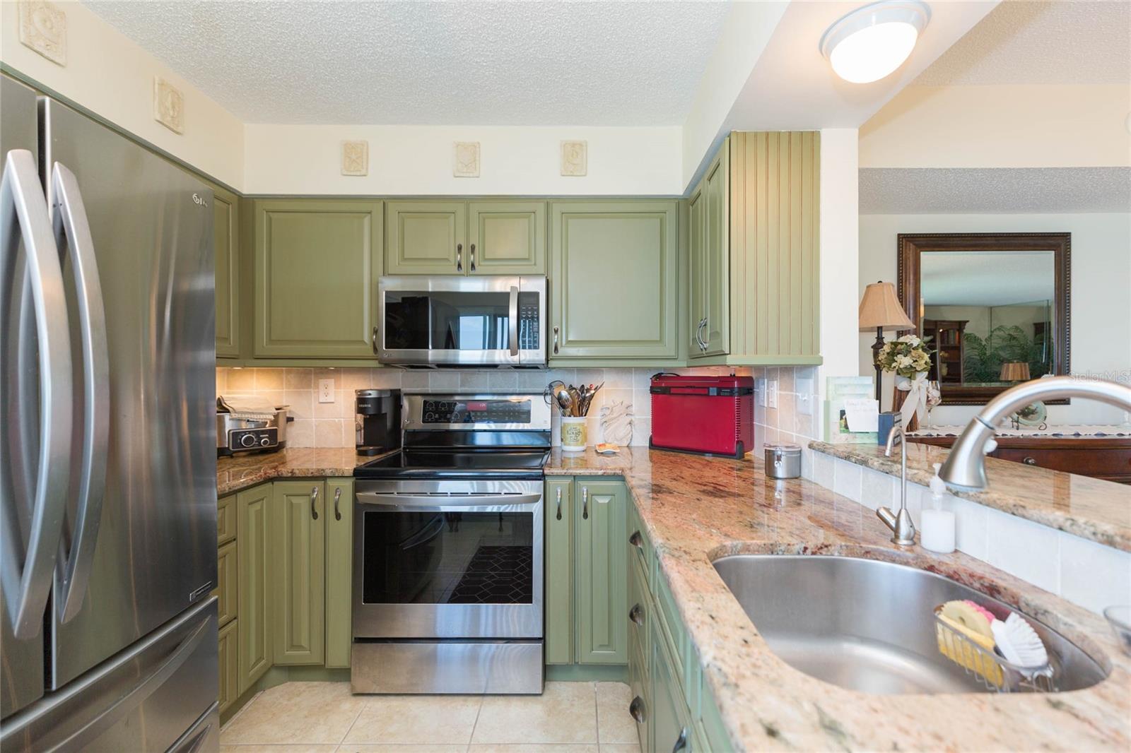 LA PUERTA DEL SOL CONDO - Residential