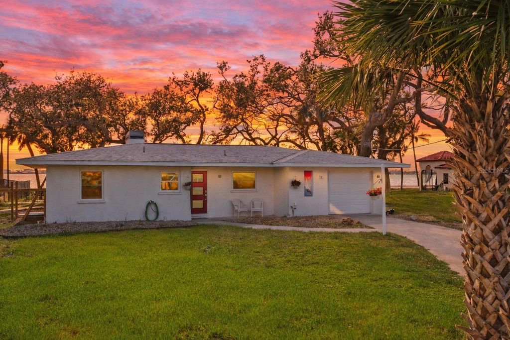 Photo of 918 Edgewater Drive, Englewood, FL 34223 (MLS # D6145386)